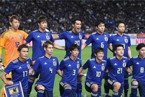 世界杯历史最佳阵容公布（世界杯最佳阵容历史排名揭晓，足坛巨星争霸再掀热议）