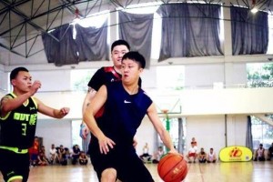 打篮球防守技巧大揭秘（提升你的防守水平，成为无懈可击的篮球守门员）