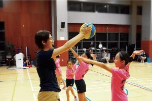 掌握排球颠球的技巧与要领（从入门到精通，轻松掌握颠球全过程）