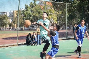 如何有效防守3v3篮球比赛（提升防守技巧，取得比赛胜利）