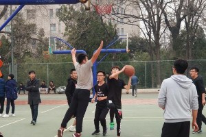 小雷篮球二三联防防守教学（提升篮球防守技巧的关键方法）