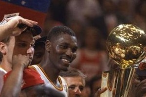 NBA最新最少盖帽排行榜出炉（保罗-米尔萨普成为新一季盖帽榜最低的球员）