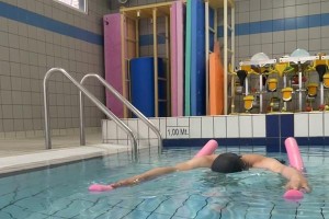 游泳头部出水面的呼吸技巧（掌握正确的呼吸方式，提高游泳效率）