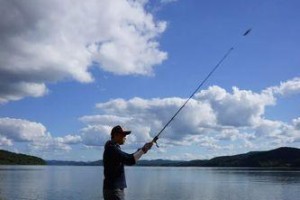 探寻理想的路亚钓鱼海岸（寻找适合路亚钓鱼的海岸线的关键因素）