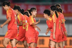 掌握中国足球无解技巧的关键（提升技术实力，赢得比赛的关键）