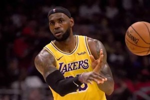 詹姆斯NBA篮板排行榜的霸主地位（聚焦詹姆斯在NBA历史上的篮板表现，揭秘其篮板技巧的。）