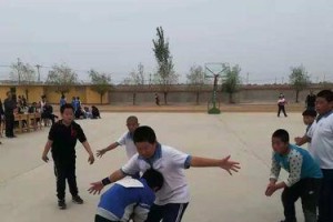 小学生篮球比赛中的防守策略