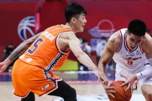 篮球国家队的防守大闸——守卫球场的铁壁（铁壁不倒，保卫荣誉——篮球国家队防守大闸的重要性）