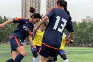 女生足球考试踢球技巧（提高女生足球技巧的关键要素和训练方法）