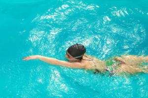 9岁小孩学游泳技巧的重要性（培养孩子的自信心和安全意识）