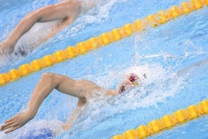 游泳200米比赛技巧（掌握呼吸技巧，提高速度与耐力）