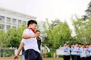 足球射门的侧方位技巧（掌握准确度与力量的关键）