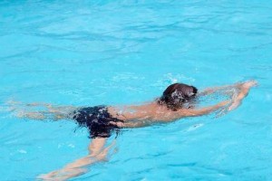 游泳呼吸换气的技巧与要领（掌握正确的呼吸方式，提高游泳效果）