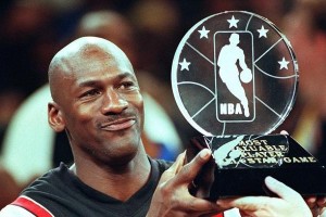 NBA官方历史排行榜前十（探索历史巨星在NBA排行榜上的辉煌成就）