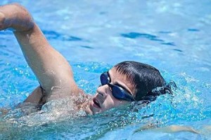 游泳呼吸的技巧与方法（掌握正确的呼吸方式，提高游泳效果）