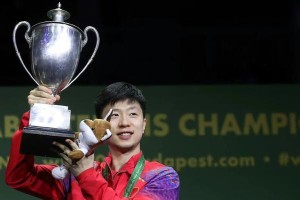 第一届乒乓球世界杯的辉煌（崭露头角的中国乒乓球队引领全球乒坛革新）