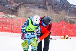 掌握游泳滑雪技巧的关键（提升水中滑雪体验的必备口诀）