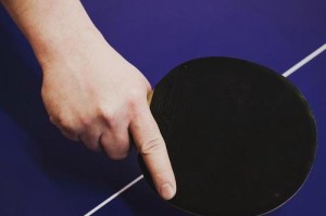 乒乓球直拍反面发球的技巧与战术（提高技术水平，掌握直拍反面发球的窍门）