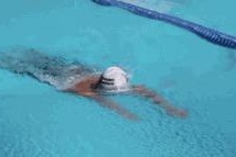 游泳出水技巧——让女性游泳更轻松（掌握正确的出水姿势，畅游泳池无拘束）