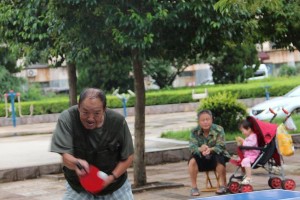 以乒乓球锻炼全身健康（探究乒乓球对不同部位的锻炼效果及其益处）