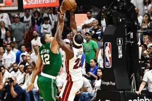篮球防守策略解析（揭秘篮球防守中的1号位技巧与要点）