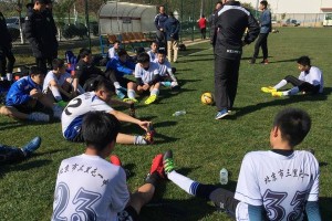 提高足球技巧的练习总结（如何成为一名出色的足球运动员）