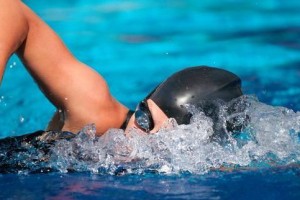 游泳呼吸高阶技巧解析（掌握游泳呼吸的关键技巧，轻松游进更远的水域）