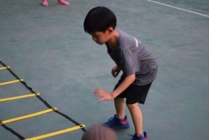 篮球防守的关键（掌握正确的脚步技巧提升篮球防守水平）