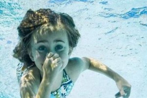 游泳儿童憋气技巧慢动作（提升孩子憋气能力，学会正确的呼吸节奏）