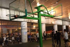 身高矮如何在篮球场上防守？（以技术和智慧来弥补身高差距）