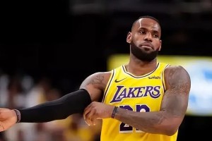 NBA巨星排行榜（探索NBA历史上最杰出的球员，并评估他们的影响力和成就）