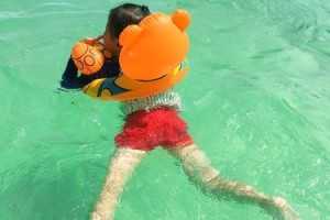 游泳原地掉头技巧教学——流畅转向的关键方法（掌握游泳原地掉头的技巧，提升游泳效率与技术水平）