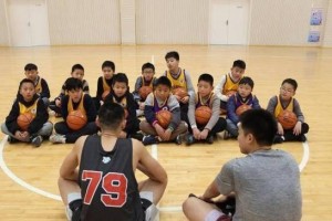 提升大学生篮球队防守能力的训练方案（全面掌握篮球防守技巧，实现团队协作与个人成长）