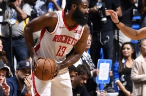 NBA助攻排行榜中为什么没有哈登？（揭秘哈登在助攻技术上的短板）