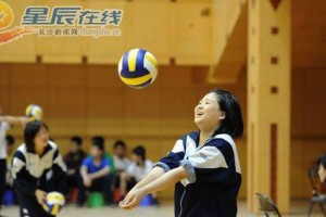 排球二传纠正动作要领（学习正确的排球二传姿势，提高传球技术）