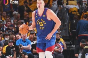 NBA历史得分40次以上排行榜（回顾NBA历史40分次数最多的球员，揭秘得分巨兽们的传奇之路）