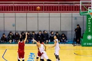 篮球三人配合防守训练的关键要点（提升球队协作，提高防守效率）