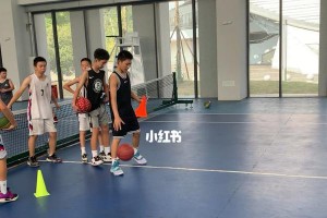 青训篮球防守脚步的重要性（打好篮球防守基础，关键在于脚步灵活）