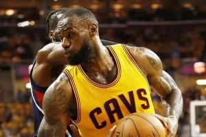 1v1篮球突破防守技巧大揭秘（让你成为篮球场上的突破高手）