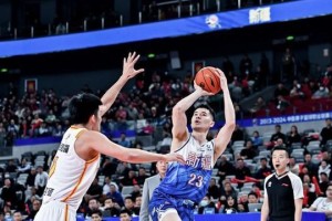 篮球防守（探讨篮球比赛中防守必须在禁区的原因与限制）