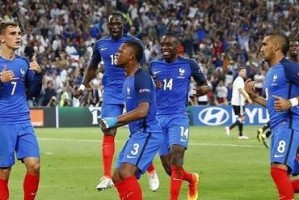 法国国家队世界杯征程（致敬法国足球传奇之路，感受世界杯赛场的辉煌瞬间）