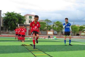 掌握足球油杂丸子的训练技巧（提高技术水平的关键方法，学习足球油杂丸子的技巧窍门）