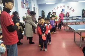 幼儿园夹乒乓球的技巧（提升孩子手眼协调能力的乐趣游戏）