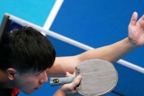 乒乓球技巧与动作精解（提高乒乓球技术水平的关键要点）